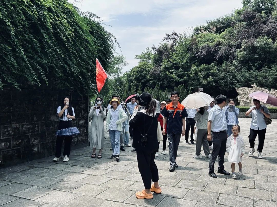 七一建黨節(jié)?| 瞻仰烈士陵園?感悟初心使命